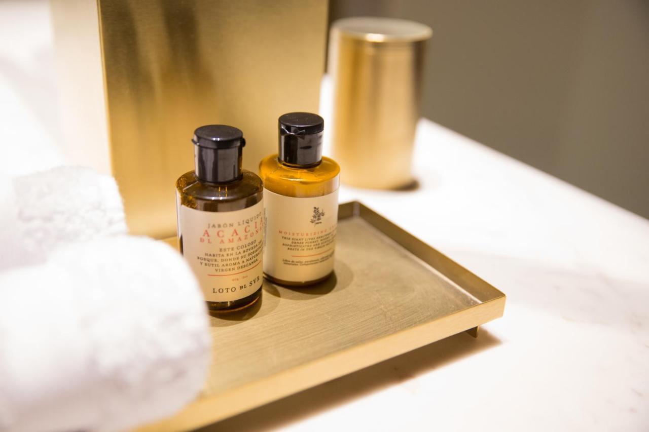 Hotel Boutique Casona Del Colegio Cartagena  Exterior foto A collection of amenities by the brand