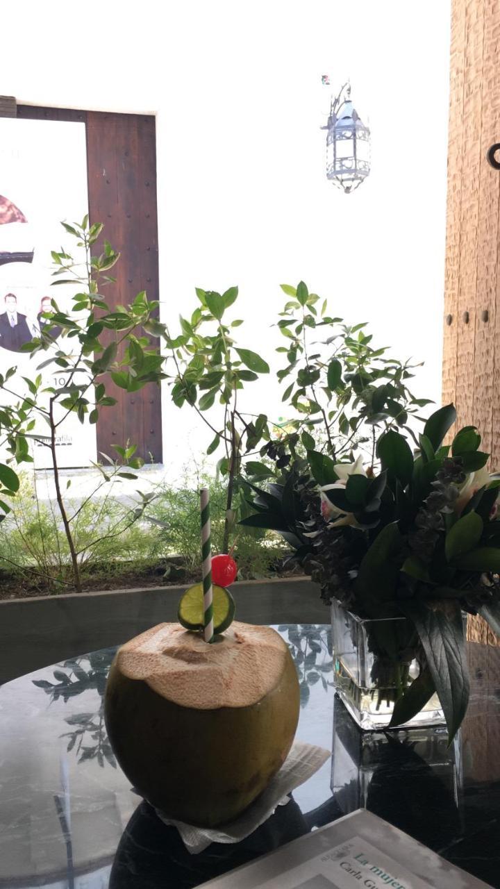 Hotel Boutique Casona Del Colegio Cartagena  Exterior foto A lemon tree in a windowsill